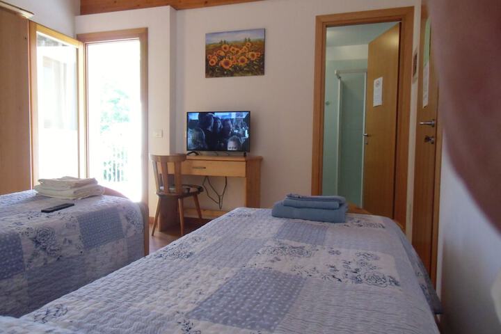 Room 12 of 25