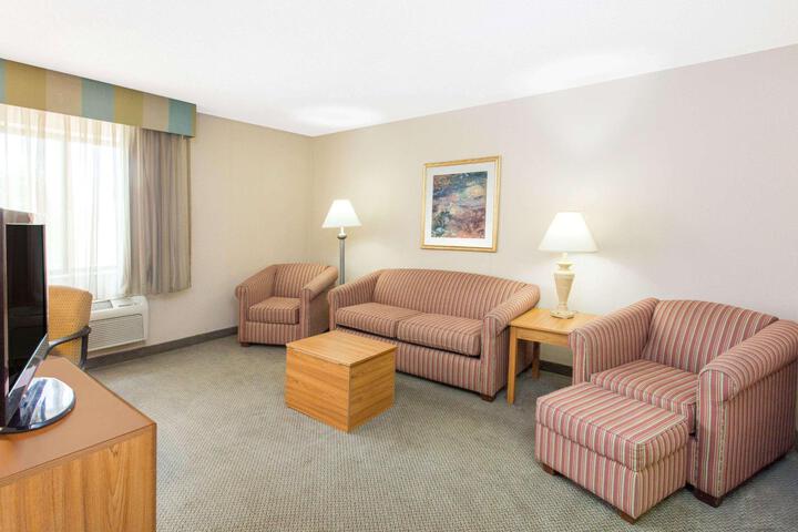 Standard Room, King or Two Doubles (9 of 12)