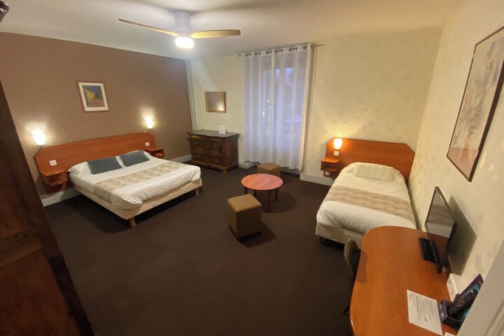Room 7 of 33