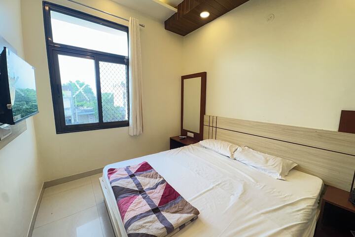 Room 2 of 8