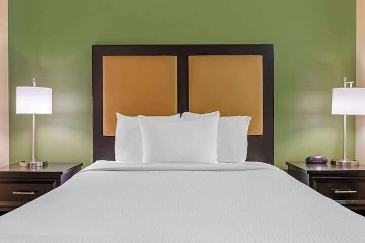 1 Queen Bed Efficiency (3 of 20)