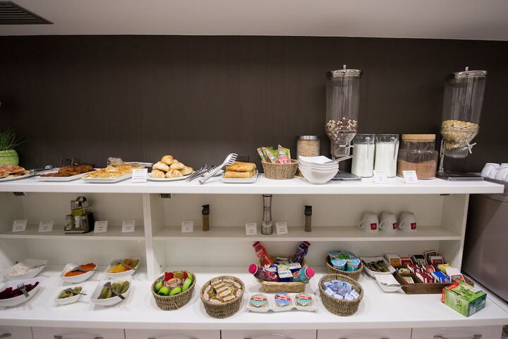 Breakfast/Coffee Service 50 of 86