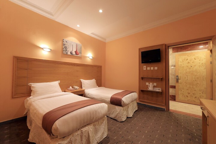 Room 13 of 37