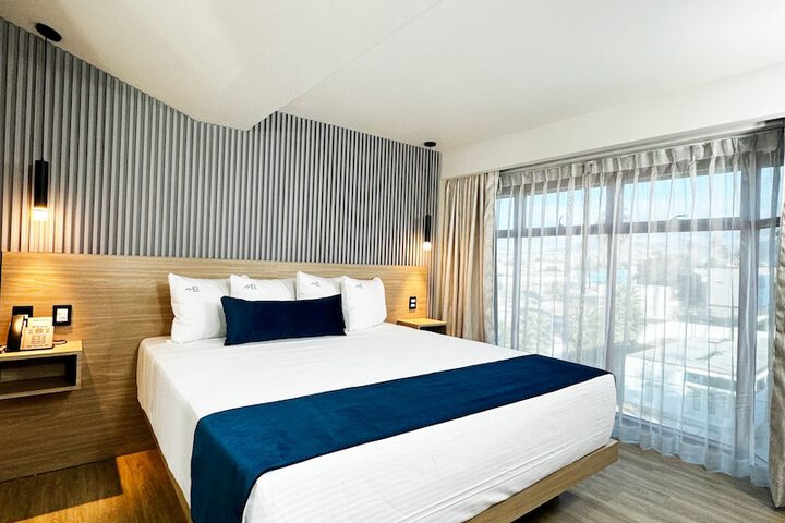 Room 4 of 11