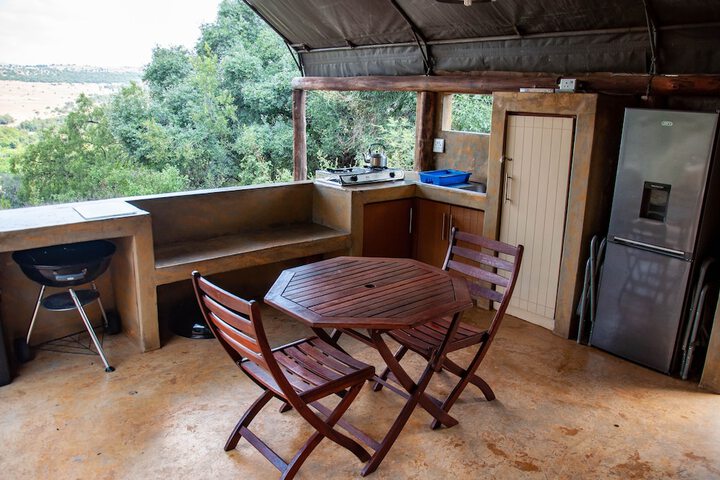 Lounge 4 of 13