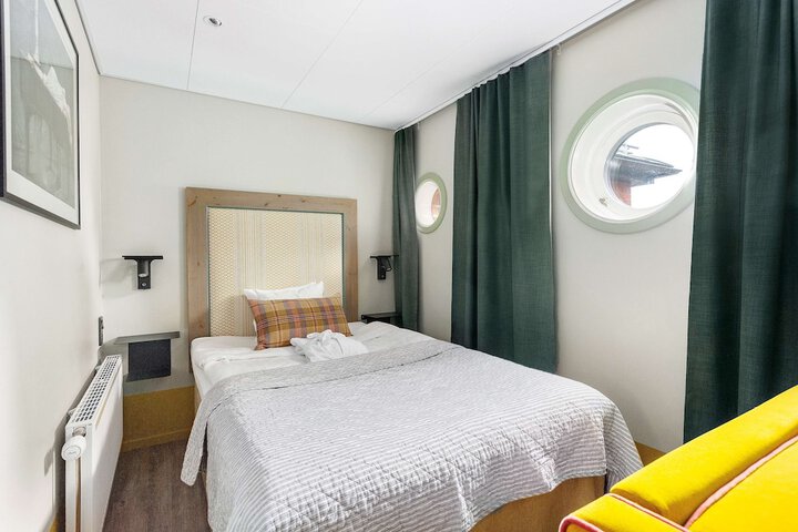 Room 16 of 68