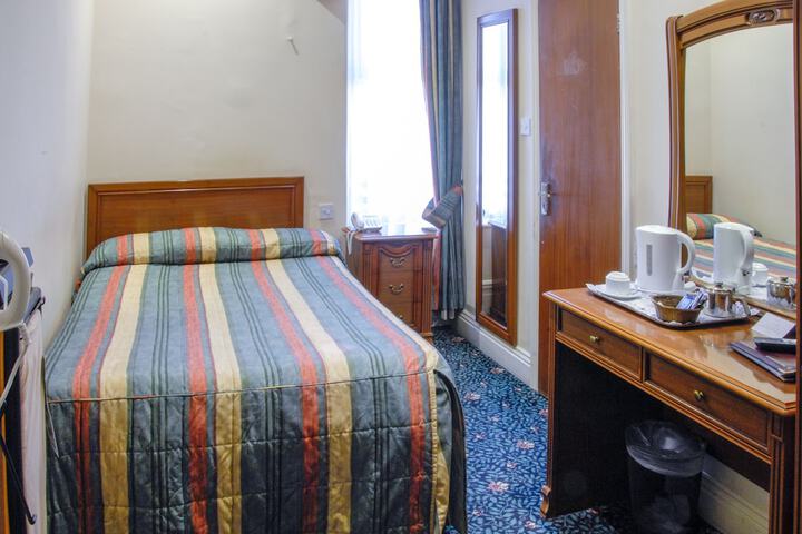 Room 15 of 48