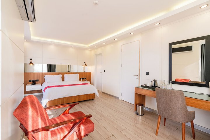 Room 14 of 38