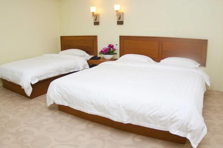 Room 5 of 32
