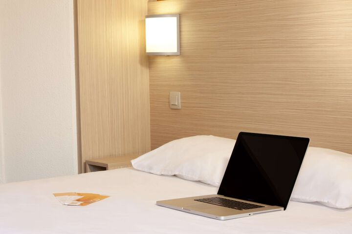 Room 12 of 28