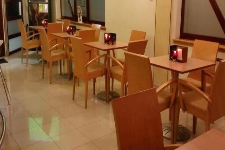 Dining 16 of 34