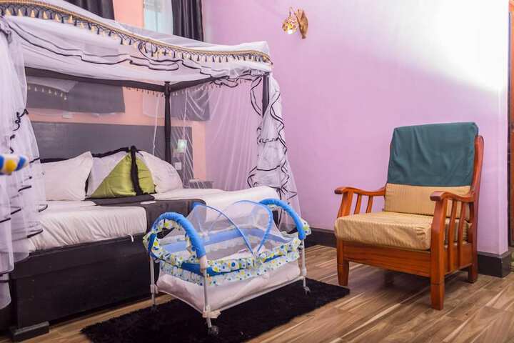 Room 8 of 17