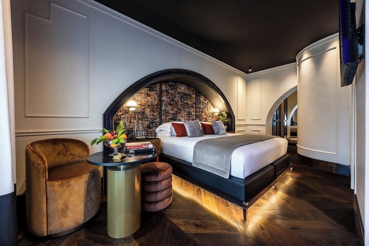 Room 21 of 53