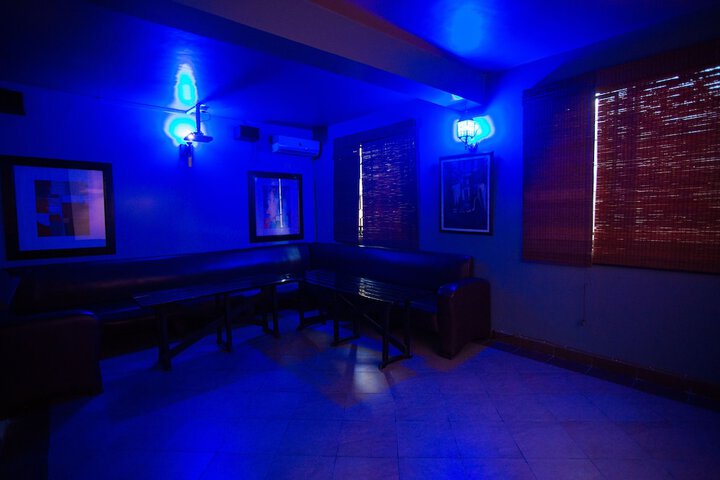 Lounge 12 of 15