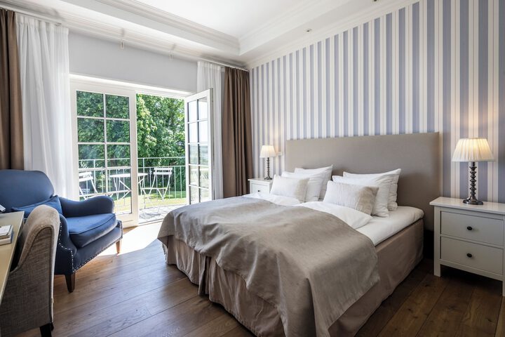 Room 32 of 83