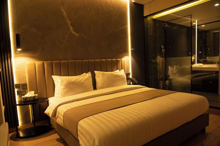 Room 28 of 86