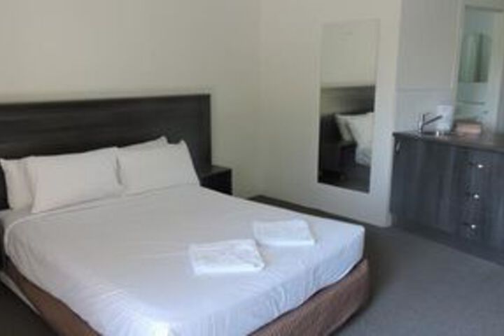 Room 5 of 17