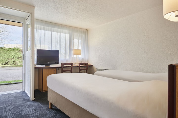 Room 6 of 31