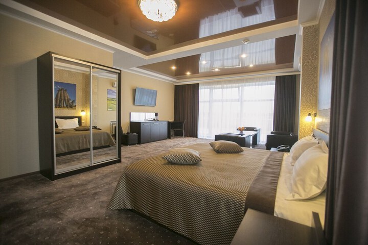 Room 3 of 28