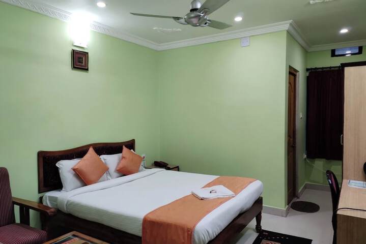 Room 6 of 17