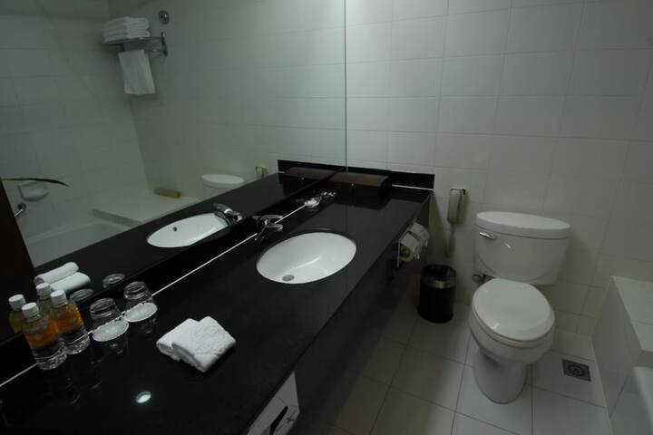 Room 27 of 38
