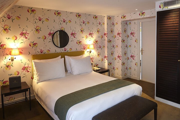 Room 28 of 61