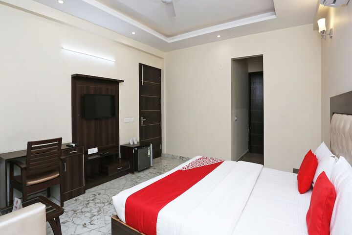 Room 5 of 19