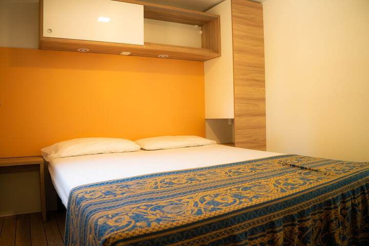Room 35 of 243