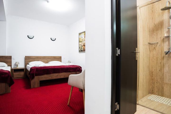 Room 32 of 191