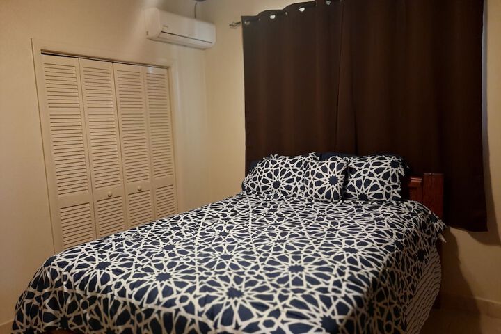Room 4 of 83