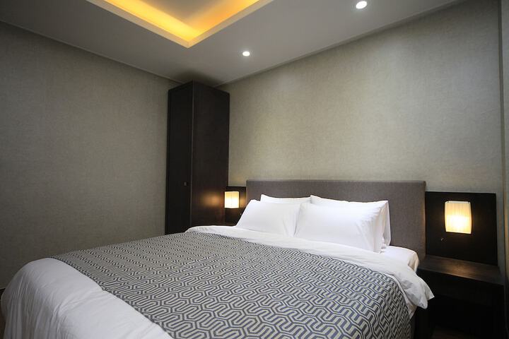 Room 8 of 119