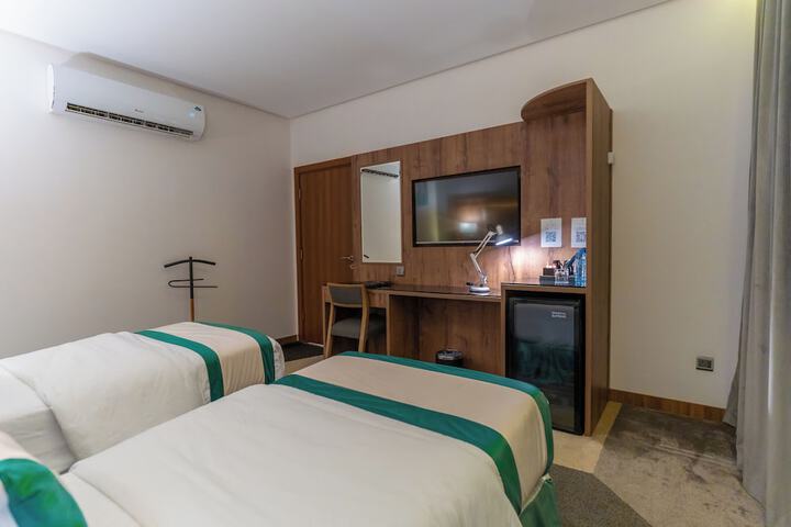 Room 10 of 30