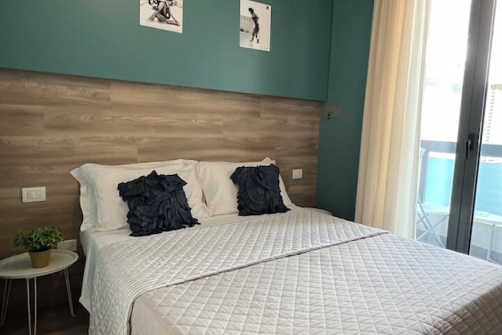 Room 28 of 74