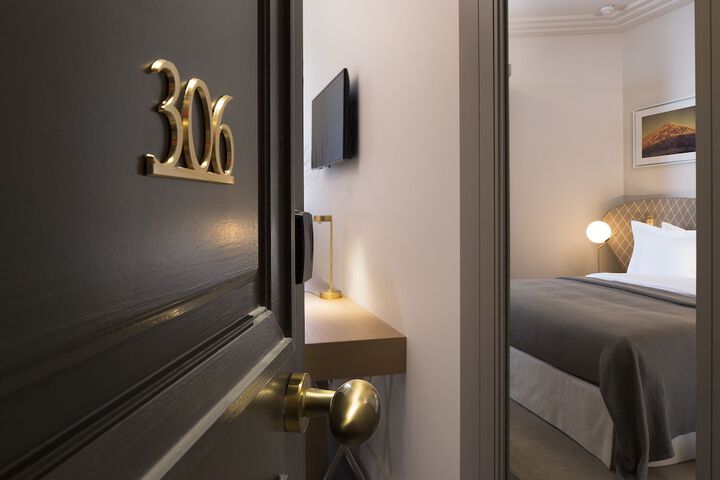 Room 9 of 40
