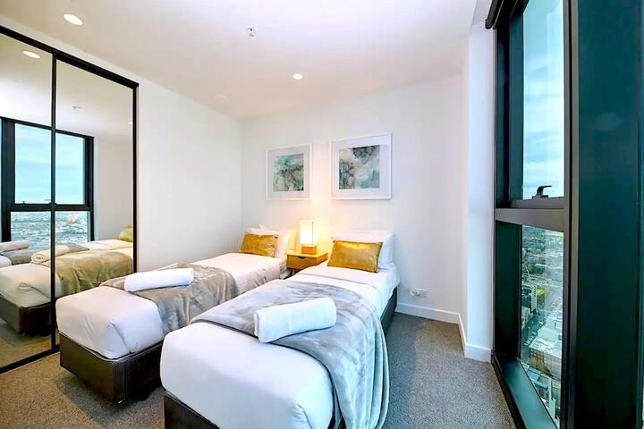 Room 4 of 65