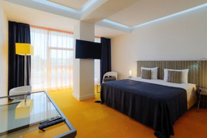 Room 52 of 112