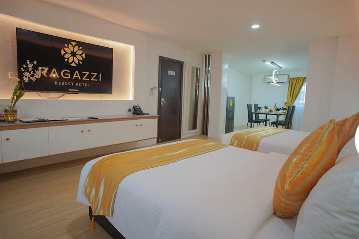 Room 2 of 33