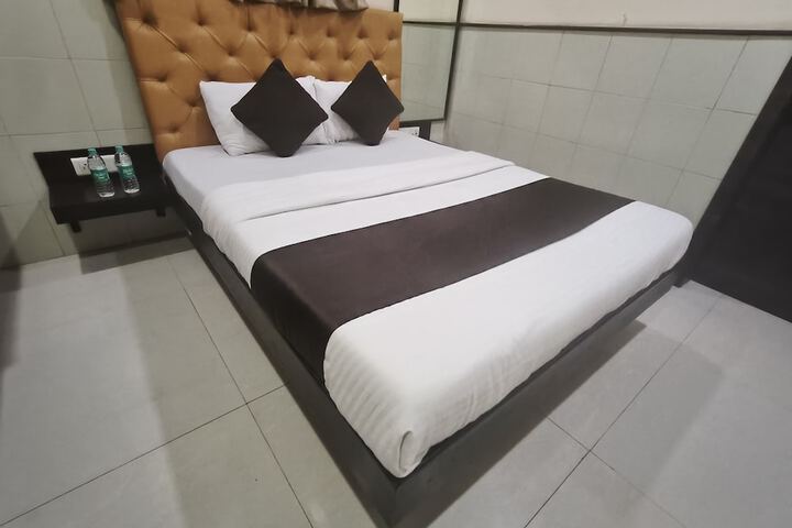 Room 7 of 16