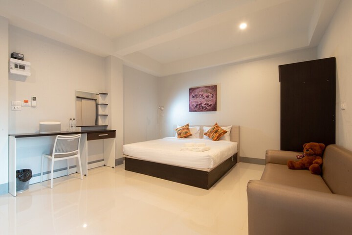 Room 17 of 38