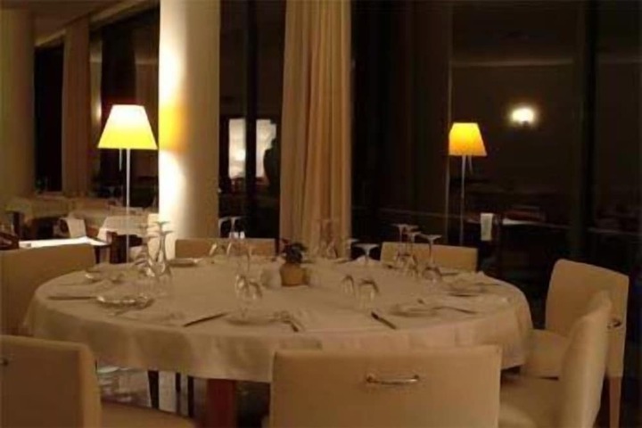 Dining 33 of 65