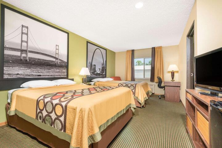 1 Queen Bed (11 of 17)