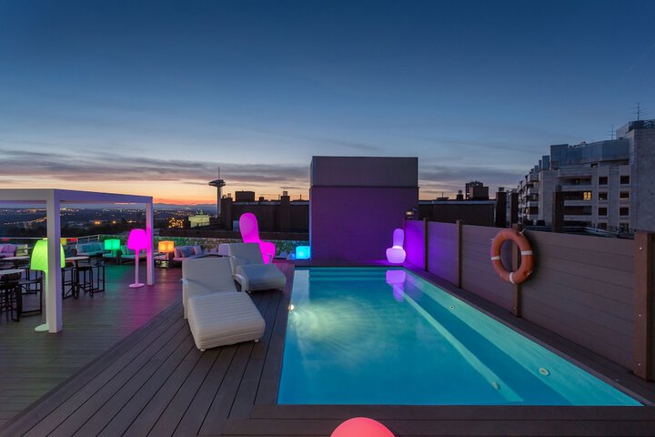 Hotel with Pool