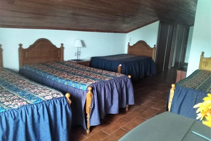 Room 4 of 8