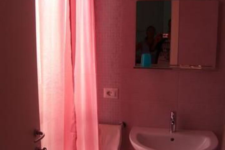 Room 3 of 33
