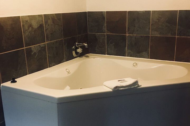 1 King Bed Deluxe (4 of 10)