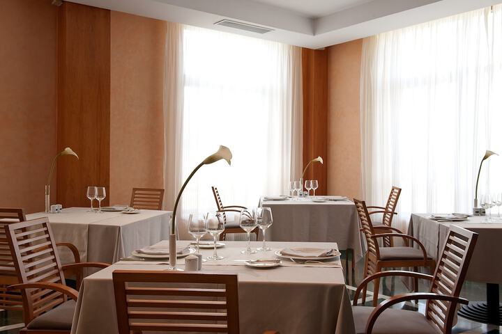Dining Photos