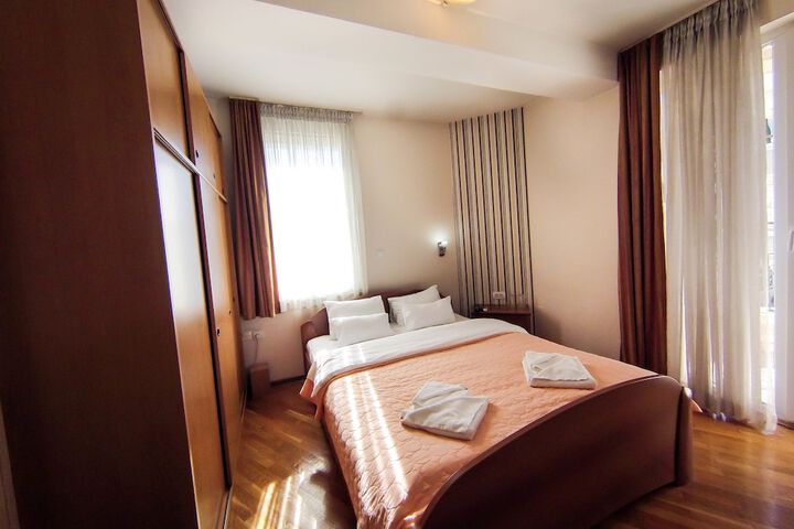 Room 32 of 64