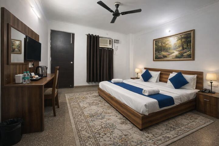 Room 11 of 23