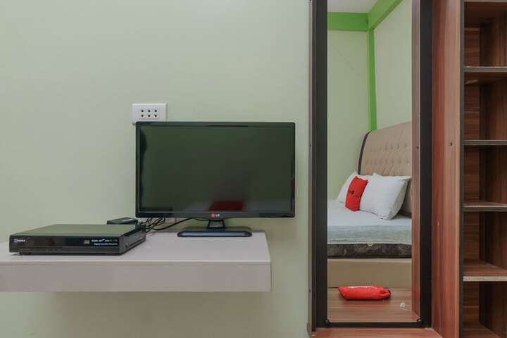 Room 9 of 12