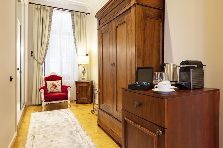 Room 8 of 47